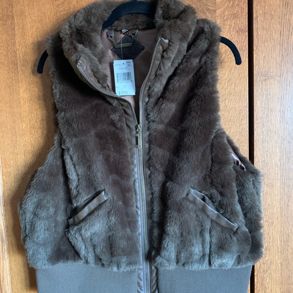 Joujou fake fur zippered vest, lined & pockets